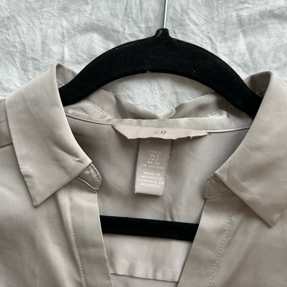 H&M V-Neck Blouse - Picture 6 of 6